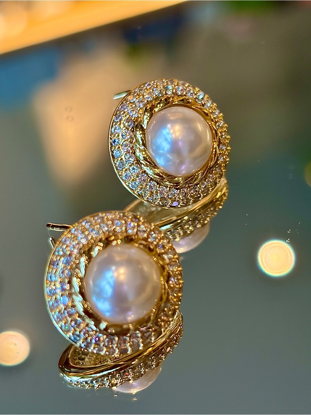 Description: New Vintage Style Twist Wreath Faux Pearl Halo Stud Earring